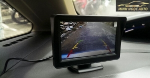 Tìm hiểu màn hình DVD tích hợp camera lùi cho ô tô